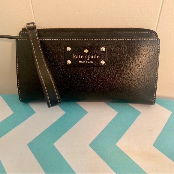 kate spade Handbags - Kate Spade-Wellesley Layton Wristlet Wallet-Black